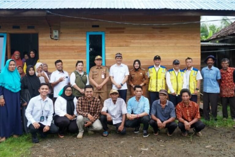 Reses di Kapuas, Muhammad Syauqie Pantau Langsung Bantuan Perumahan BSPS
